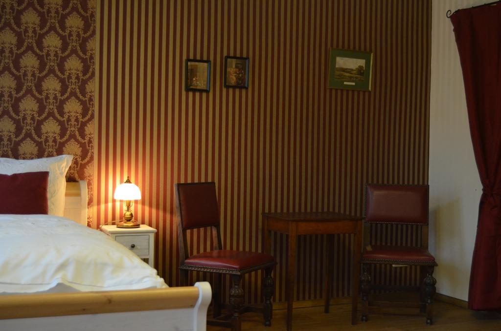 Hotel & Cafe Mohrenbrunnen Eisenberg  Buitenkant foto